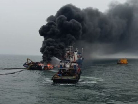 Fire breaks out on OSV Coastal Jaguar off Visakhapatnam coast; ICGS Rani Rashmoni redirected to rescue 29-member crew Fire breaks out on OSV Coastal Jaguar off Visakhapatnam coast; ICGS Rani Rashmoni redirected to rescue 29-member crew