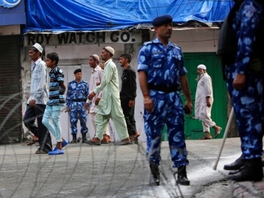 J&K govt lifts ban on social media for postpaid users, but speed restricted to 2G; curbs eased seven months after Article 370 abrogation J&K govt lifts ban on social media for postpaid users, but speed restricted to 2G; curbs eased seven months after Article 370 abrogation