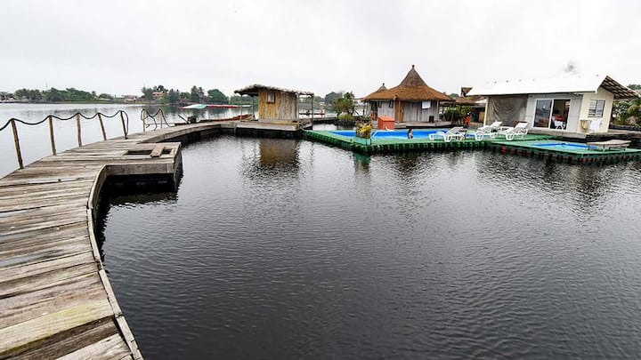 Plastic 'floating island' resort provides greener solution to ocean pollution