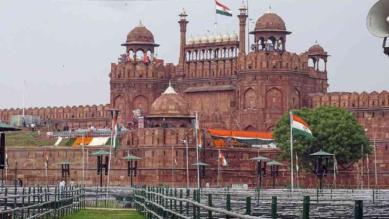 India gears up to celebrate 75th Independence Day, PM to deliver speech from Red Fort India gears up to celebrate 75th Independence Day, PM to deliver speech from Red Fort