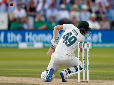 Ashes 2019: Post Steve Smith's arresting leaves and histrionics, Jofra Archer 'leaves' him battered and bruised Ashes 2019: Post Steve Smith's arresting leaves and histrionics, Jofra Archer 'leaves' him battered and bruised