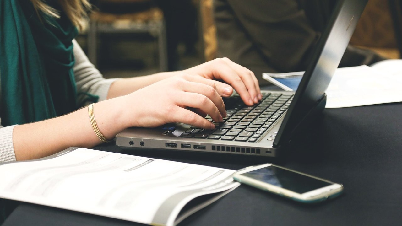 Hackers can use smartphone microphones to track your passwords: Research Hackers can use smartphone microphones to track your passwords: Research