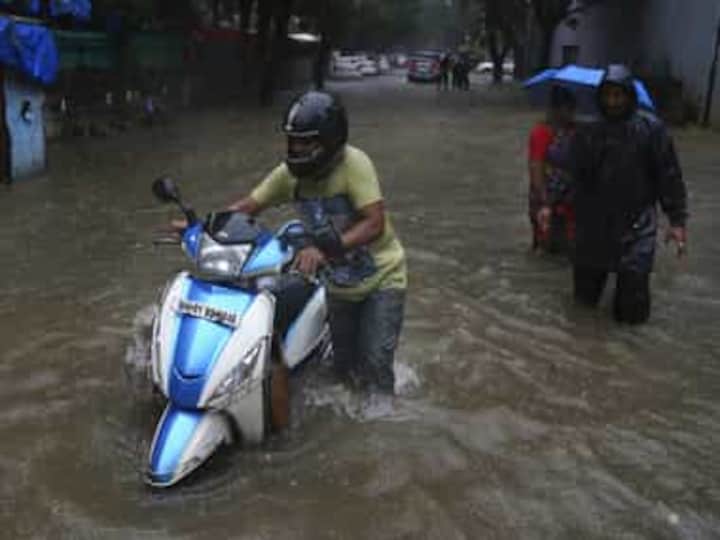 Heavy rainfall in Mumbai causes traffic snarls, waterlogging in many parts; Skymet predicts downpour to continue for next four-six hours