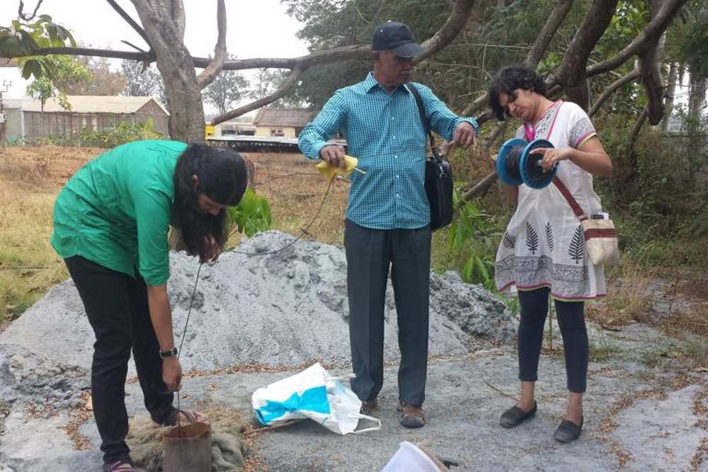 Reasearchers monitoring a borewell in Hesarghatta. image credit: Manjunatha G.