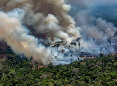 Brazil's president Jair Bolsonaro accuses actor Leonardo DiCaprio of financing Amazon fires, offers no evidence Brazil's president Jair Bolsonaro accuses actor Leonardo DiCaprio of financing Amazon fires, offers no evidence