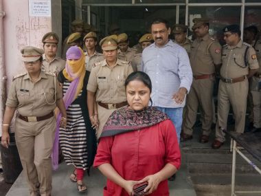 Shahjahanpur law student, who had accused Swami Chinmayanand of rape, confesses to blackmailing and extorting ex-BJP leader Shahjahanpur law student, who had accused Swami Chinmayanand of rape, confesses to blackmailing and extorting ex-BJP leader