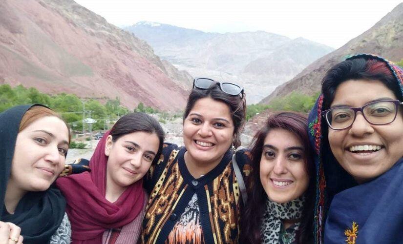 Our team with Sonia and her younger sister Kashmala. Image courtesy: Climate Stories Pakistan/National Geographic Society.