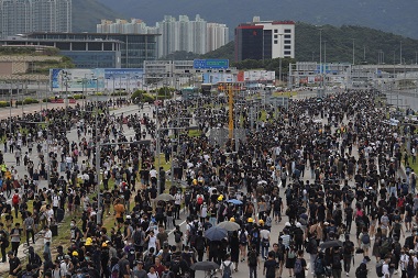 Hong Kong's pro-democracy protesters disrupt air travel; train, bus services suspended after violent clashes with police Hong Kong's pro-democracy protesters disrupt air travel; train, bus services suspended after violent clashes with police