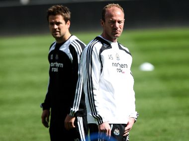 Former Newcastle United strikers Michael Owen, Alan Shearer in Twitter spat over comments in new autobiography Former Newcastle United strikers Michael Owen, Alan Shearer in Twitter spat over comments in new autobiography