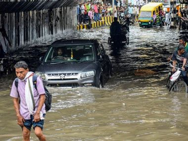 Uttar Pradesh: 14 dead, 8 injured today in rain-related incidents today, North Eastern Railway services disrupted Uttar Pradesh: 14 dead, 8 injured today in rain-related incidents today, North Eastern Railway services disrupted