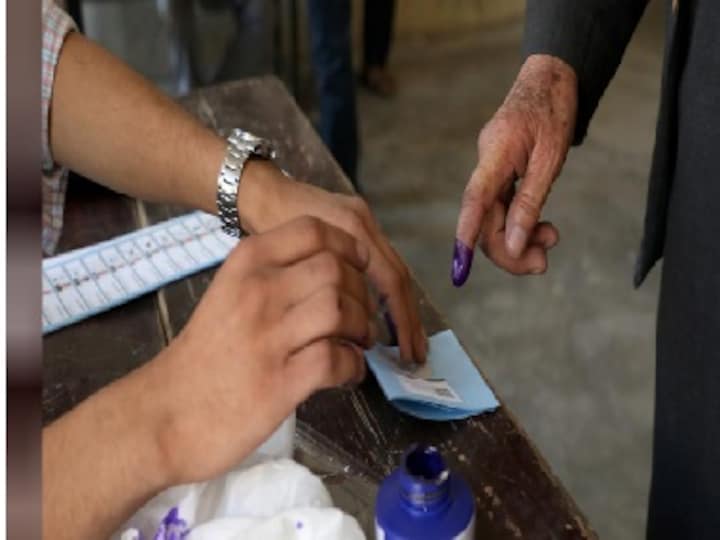 Karnataka bypolls: 248 candidates from Congress, JD(S) and BJP file nominations for 5 Dec election; scrutiny of papers scheduled for today