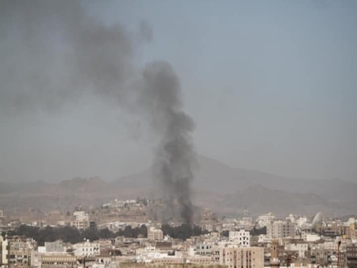 More than 100 people killed in air strike by Saudi-led military coalition on detention centre in Yemen, says ICRC