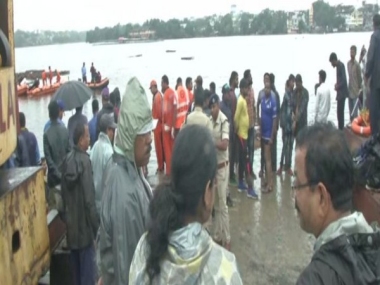 Eleven dead, 5 rescued after boat capsizes in Bhopal during Ganesh visarjan; district collector announces ex-gratia of Rs 4 lakh Eleven dead, 5 rescued after boat capsizes in Bhopal during Ganesh visarjan; district collector announces ex-gratia of Rs 4 lakh
