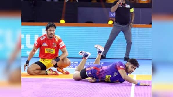 Pro Kabaddi 2019: League-leaders Dabang Delhi edge out Gujarat Fortunegiants; Patna Pirates beat hosts Puneri Paltan