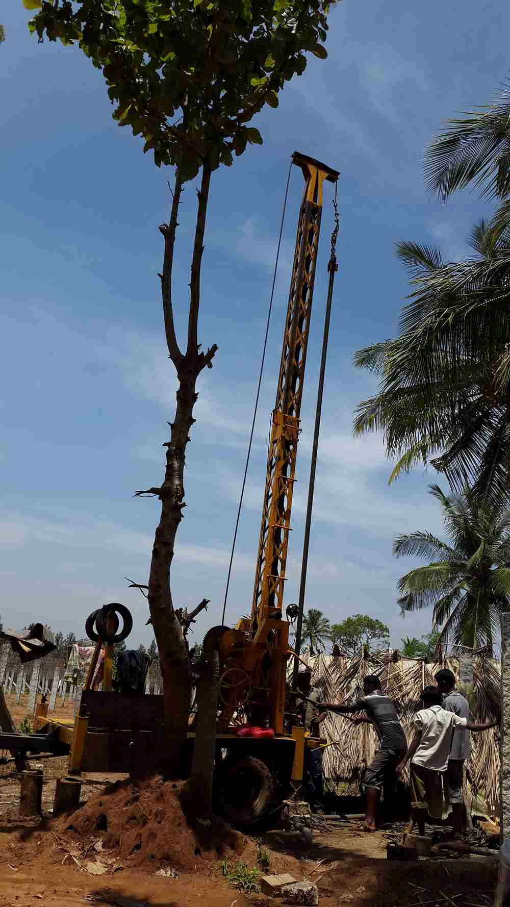 Borewell lifting in Dodda Tumkur. image credit: Manjunatha G.