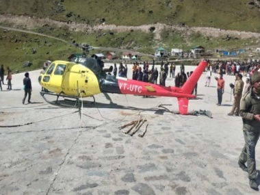 Uttarakhand helicopter crash: Six injured after UTair chopper crash-lands on Kedarnath helipad during take-off Uttarakhand helicopter crash: Six injured after UTair chopper crash-lands on Kedarnath helipad during take-off