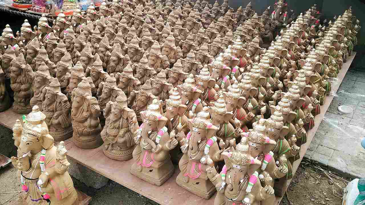 Eco-friendly Ganpati idols made from mud. Image credit: Wikimedia commons
