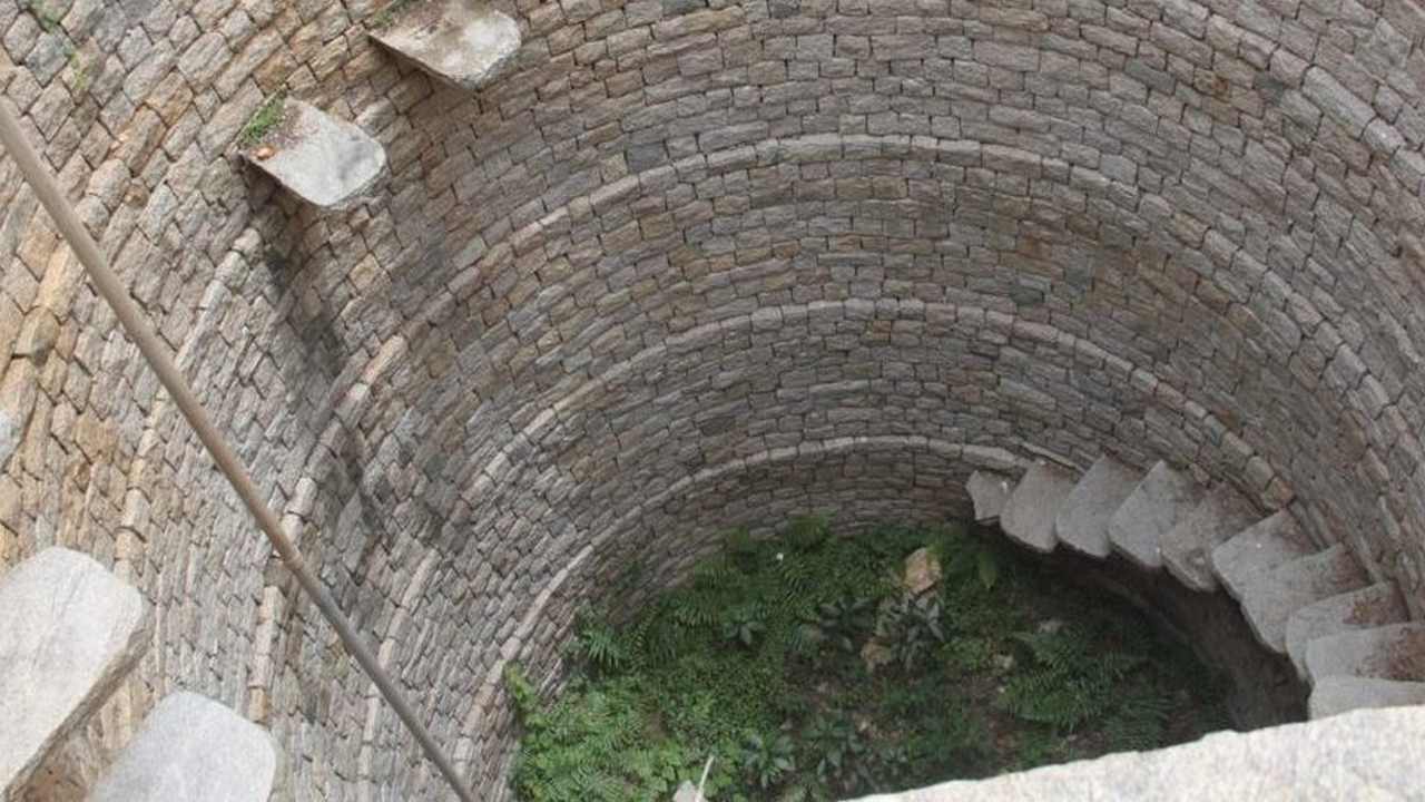 Groundwater levels: Uncovering the on-going groundwater crisis in south India Groundwater levels: Uncovering the on-going groundwater crisis in south India