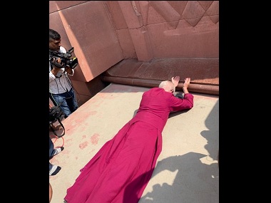 'Profound shame': Archbishop Of Canterbury Justin Welby lays prostrate at Jallianwala Bagh Memorial, apologises for massacre 'Profound shame': Archbishop Of Canterbury Justin Welby lays prostrate at Jallianwala Bagh Memorial, apologises for massacre