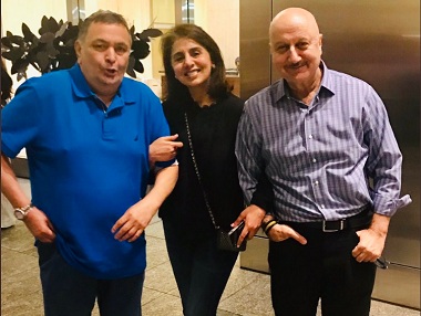 Rishi Kapoor, Neetu Singh return to India after a year in New York; Anupam Kher pens heartfelt goodbye note Rishi Kapoor, Neetu Singh return to India after a year in New York; Anupam Kher pens heartfelt goodbye note