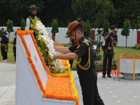 Lt Gen Anil Chauhan assumes charge as Eastern Army Command with solemn wreath-laying ceremony at Kolkata’s Fort William Lt Gen Anil Chauhan assumes charge as Eastern Army Command with solemn wreath-laying ceremony at Kolkata’s Fort William