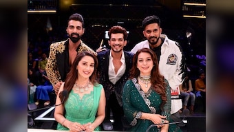Juhi Chawla appears as guest judge for semi finals of Madhuri Dixit's reality show, Dance Deewane