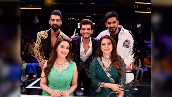 Juhi Chawla appears as guest judge for semi finals of Madhuri Dixit's reality show, Dance Deewane