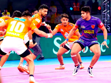 Pro Kabaddi 2019: Dabang Delhi knock Puneri Paltan out with massive win; Haryana Steelers pip Gujarat Fortunegiants Pro Kabaddi 2019: Dabang Delhi knock Puneri Paltan out with massive win; Haryana Steelers pip Gujarat Fortunegiants