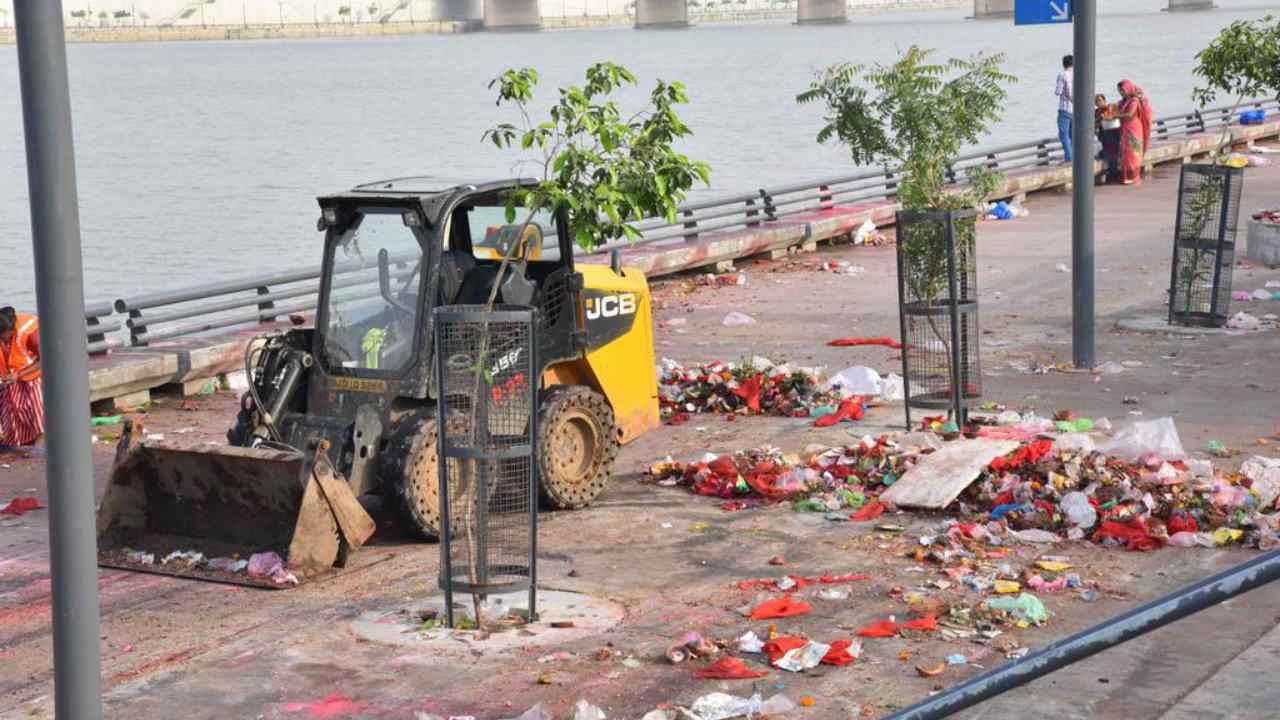 The aftermath of the ganpati celebrations. image credit: Twitter
