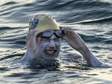 US swimmer crosses English Channel four times non-stop in 54-hour marathon feat US swimmer crosses English Channel four times non-stop in 54-hour marathon feat