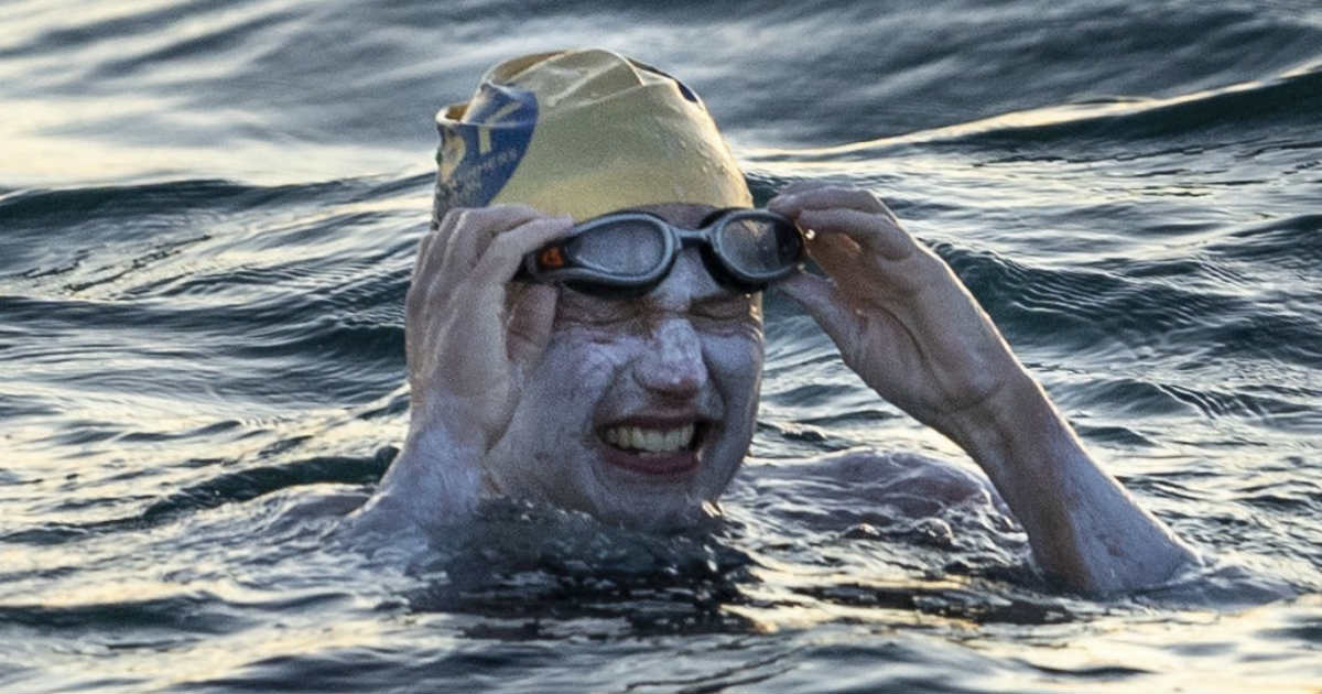 US swimmer crosses English Channel four times non-stop in 54-hour marathon  feat-Sports News , Firstpost