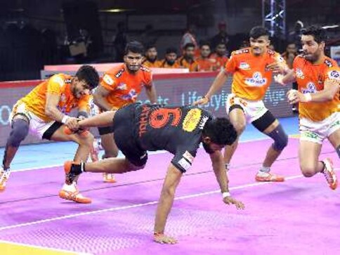 Pro Kabaddi 2019: U Mumba's late rally in tense thriller helps them hold Puneri Paltan to a tie in Bengaluru Pro Kabaddi 2019: U Mumba's late rally in tense thriller helps them hold Puneri Paltan to a tie in Bengaluru
