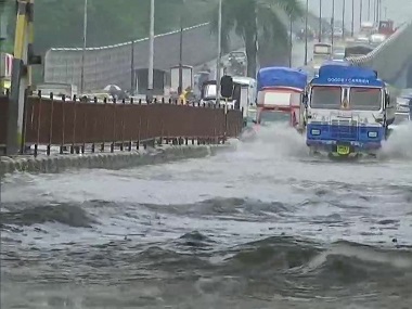 Heavy rain in Mumbai, adjoining areas leads to water-logging, traffic snarls; IMD predicts heavy rainfall for today Heavy rain in Mumbai, adjoining areas leads to water-logging, traffic snarls; IMD predicts heavy rainfall for today
