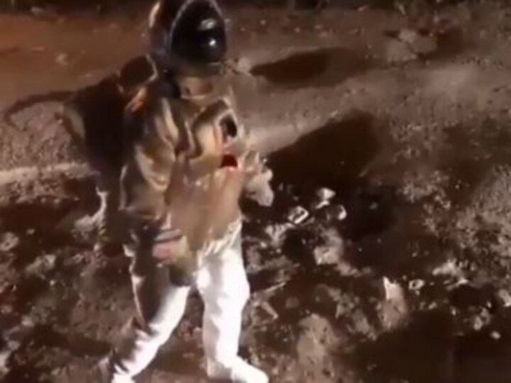 After video of Bengaluru artist 'moonwalking' on road goes viral, BBMP fills potholes and fixes roads