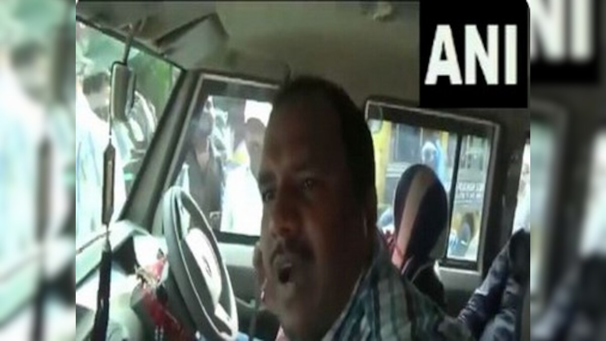 Locals in Bihar's Muzzafarpur confront policeman for not wearing seat belt, demand imposition of fine as per amended Motor Vehicles Act