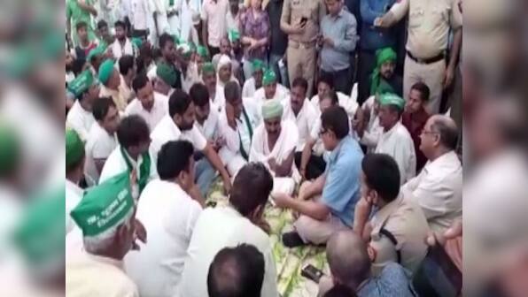 Uttar Pradesh farmers march to Delhi to protest against power tariff hike, sugarcane dues; govt sets sugar mill owners 31 Oct deadline