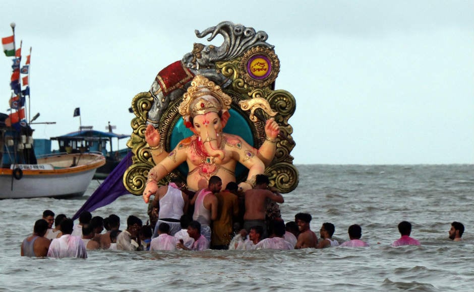 Ganpati Visarjan Devotees Bid Adieu To Elephant Headed God On Anant Chaturdashi Pray For His 0139