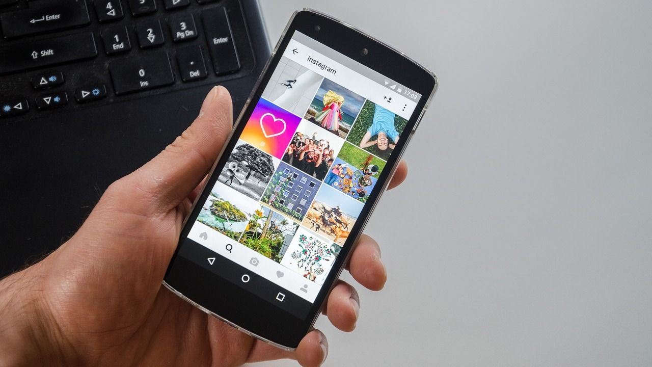     Instagram sta attualmente testando un nuovo design circolare per le storie sulla sua versione web: Report