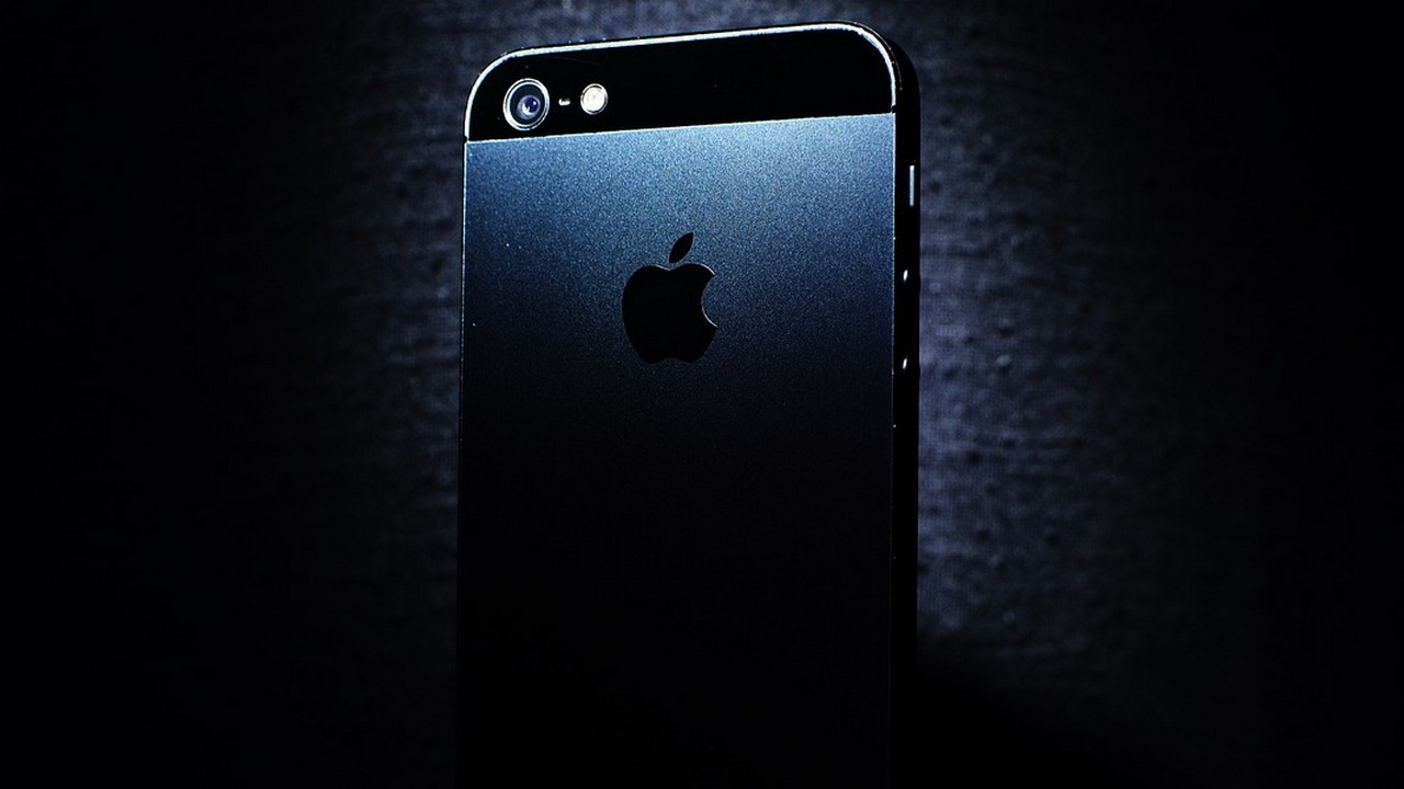 Government asks Apple to manufacture in India, promises to offer friendly policies Government asks Apple to manufacture in India, promises to offer friendly policies