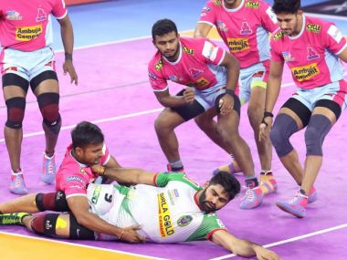 Pro Kabaddi 2019: Patna Pirates pip Jaipur Pink Panthers by 3 points, keep PKL playoff hopes alive Pro Kabaddi 2019: Patna Pirates pip Jaipur Pink Panthers by 3 points, keep PKL playoff hopes alive