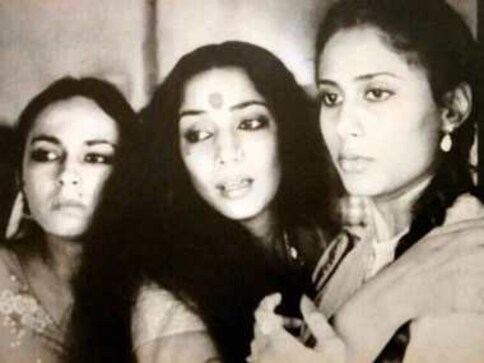 Shabana Azmi shares still from Shyam Benegal's Mandi, where 'Alia Bhatt looks exactly like her mother Soni Razdan' Shabana Azmi shares still from Shyam Benegal's Mandi, where 'Alia Bhatt looks exactly like her mother Soni Razdan'