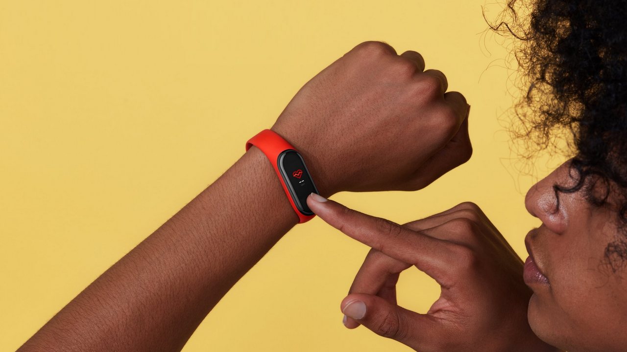 Xiaomi Mi Band 4 to go on sale today at 12.00 pm on Amazon, priced at Rs 2,299 Xiaomi Mi Band 4 to go on sale today at 12.00 pm on Amazon, priced at Rs 2,299
