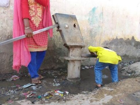 Maharashtra polls: 'Won't vote', says Bhil tribe in Beed; Fadnavis govt could face reckoning over water issue in drought-hit districts Maharashtra polls: 'Won't vote', says Bhil tribe in Beed; Fadnavis govt could face reckoning over water issue in drought-hit districts