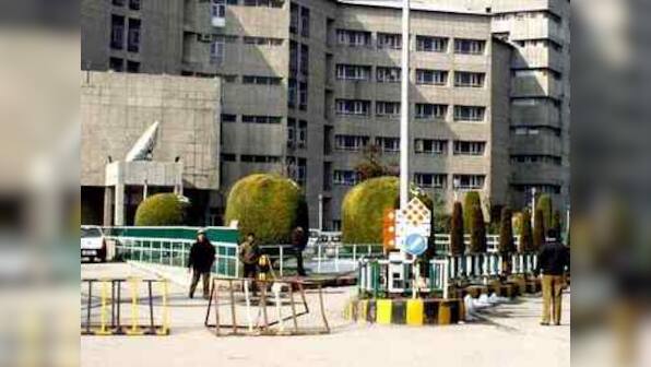Communications blockade, lack of public transport in Kashmir cut off patients from hospitals and doctors 