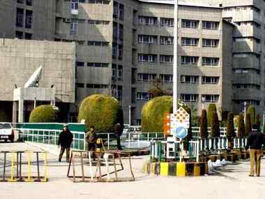 Communications blockade, lack of public transport in Kashmir cut off patients from hospitals and doctors Communications blockade, lack of public transport in Kashmir cut off patients from hospitals and doctors