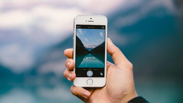 Users of Apple iPhone 5, 4s and discontinued iPads need to update NOW to avoid losing functionality