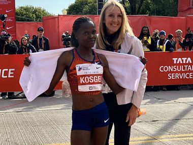 Kenya's Brigid Kosgei wins Chicago Marathon, breaks Paula Radcliffe's 16-year-old world record Kenya's Brigid Kosgei wins Chicago Marathon, breaks Paula Radcliffe's 16-year-old world record