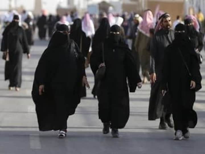 Saudi Arabia allows women to serve in armed forces; move comes as part of measures taken to increase women's rights