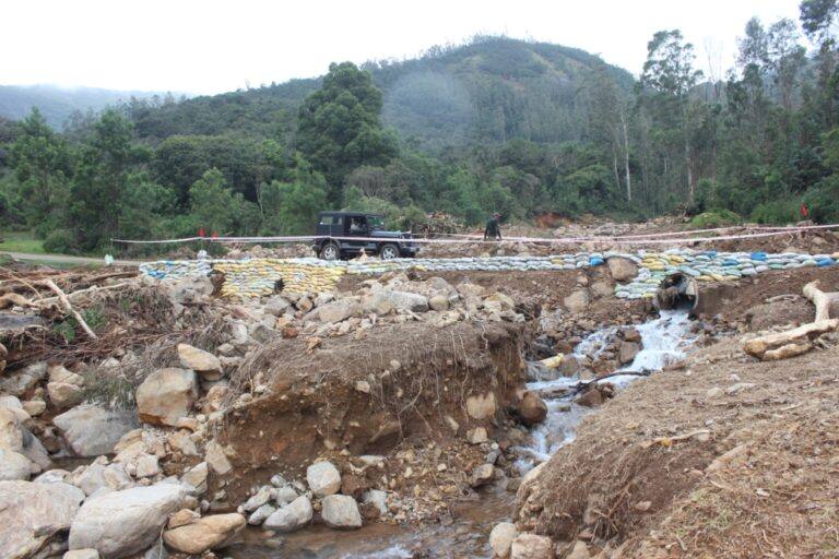 The present condition of the Ooty to Kundha road at Avalanche. Image credit: Mathimaran.
