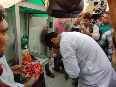 JJP leader Dushyant Chautala praying before the start of counting. Sat Singh
